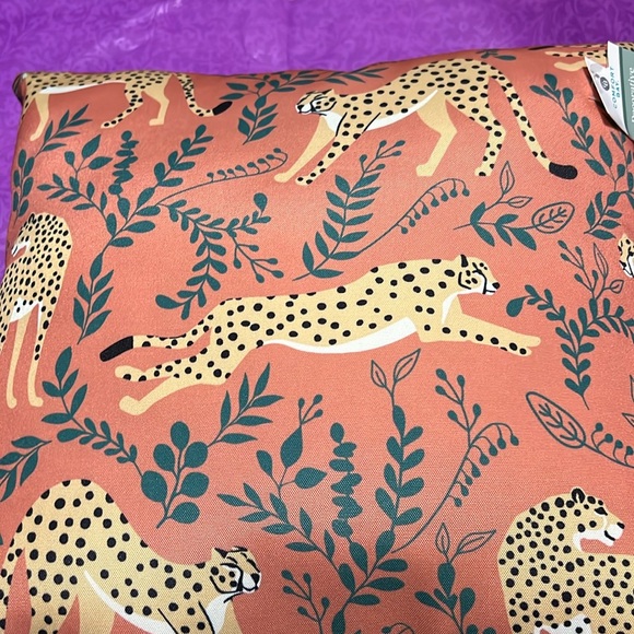 Comfort Bay Other - New Comfort Bay Floral Cheetah/Leopard Animal Print Toss Throw Pillow 16 x 16